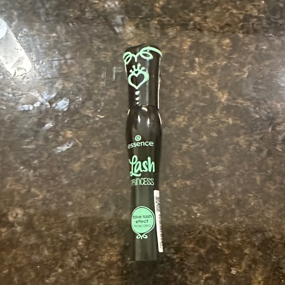 Essence Lash Princess Mascara .4 fl Oz New - Picture 1 of 2
